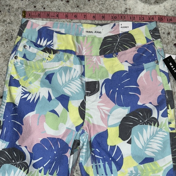 Tribal Jeans Audrey Mid-Rise Capri - Picture 2 of 6